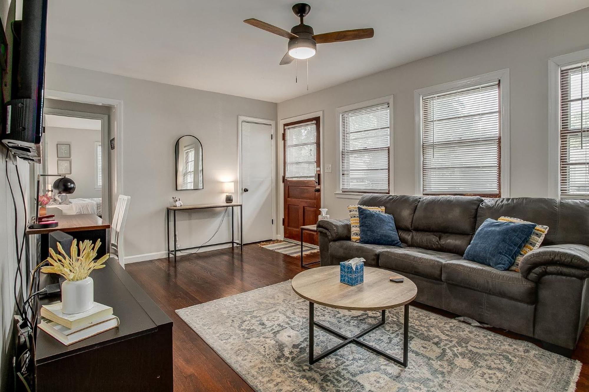 Chic Home With Huge Grassy Yard 7 Mins To Arrowhead Stadium Independence Extérieur photo